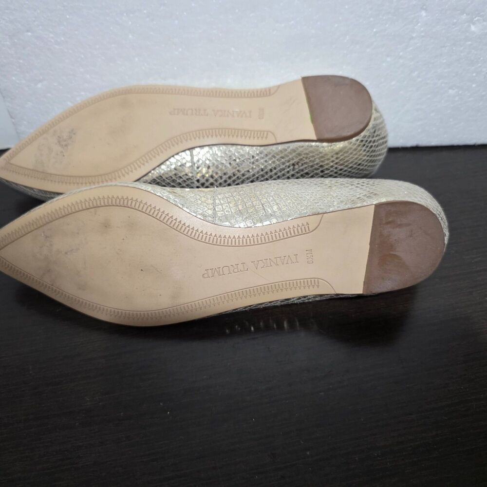 Ivanka Trump Itchic Leather Pointed Toe Low Wedge Flats Snakeskin 6.5M - Picture 14 of 16
